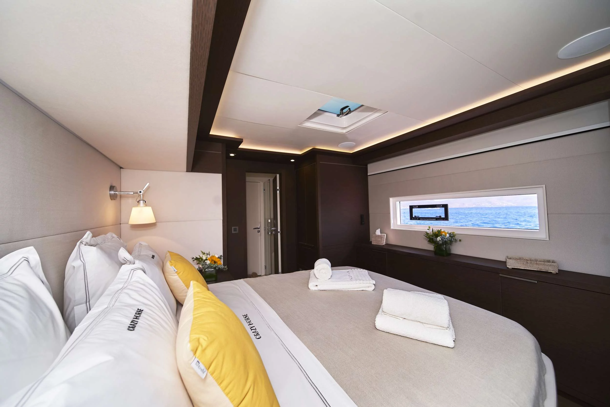 Lagoon 78 power crewed (CRAZY HORSE)  - 18