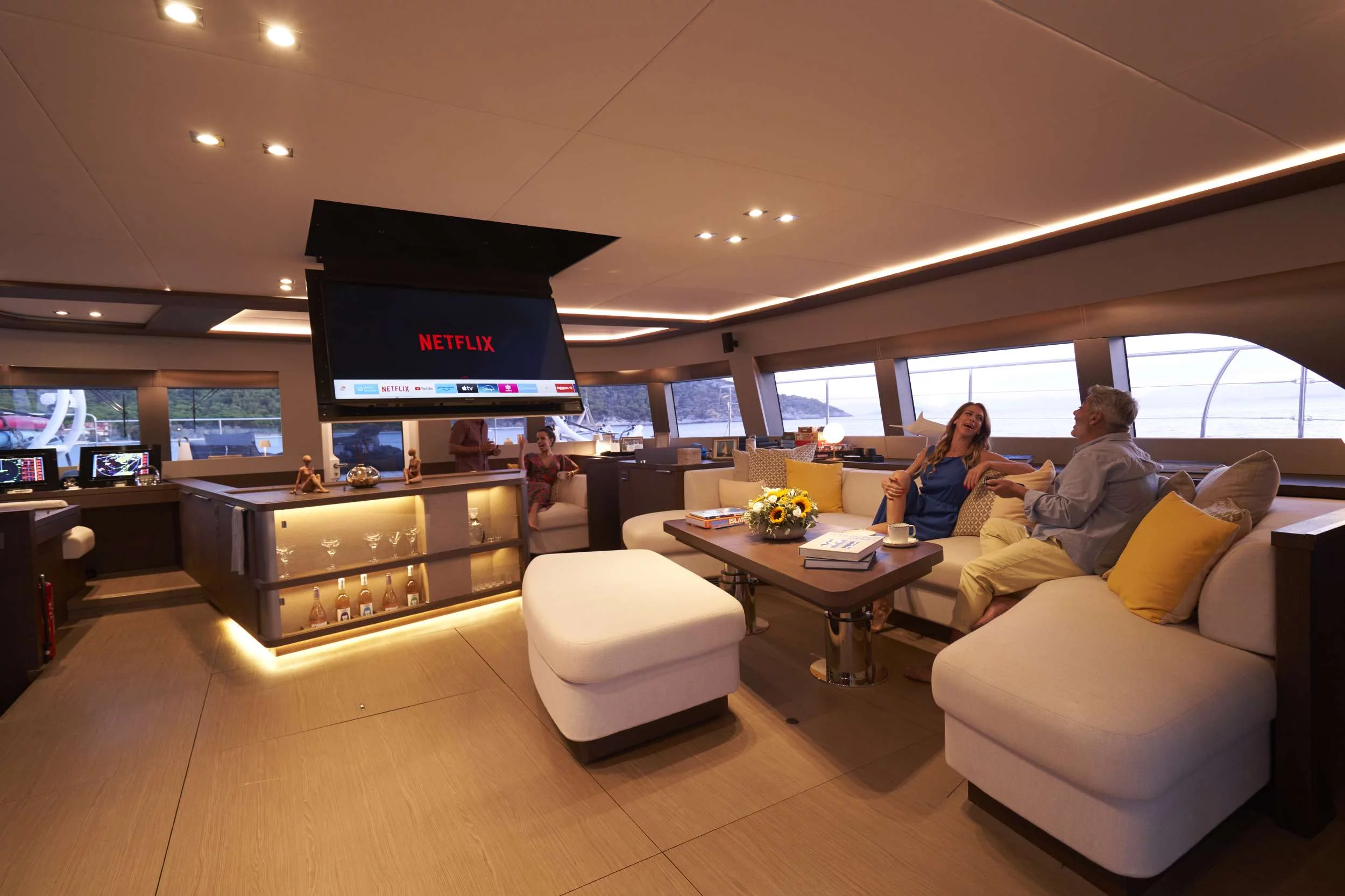 Lagoon 78 power crewed (CRAZY HORSE)  - 12