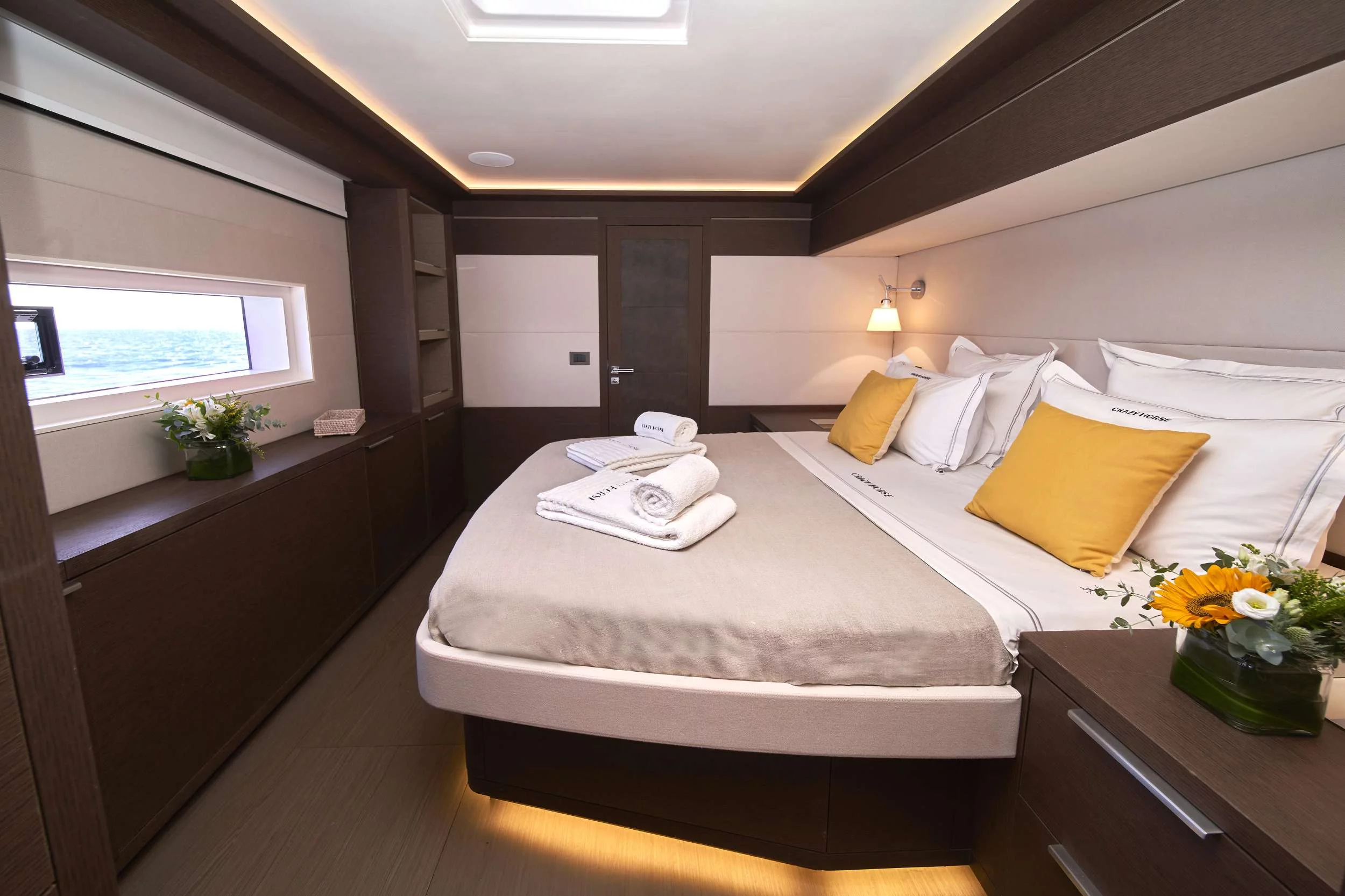 Lagoon 78 power crewed (CRAZY HORSE)  - 16