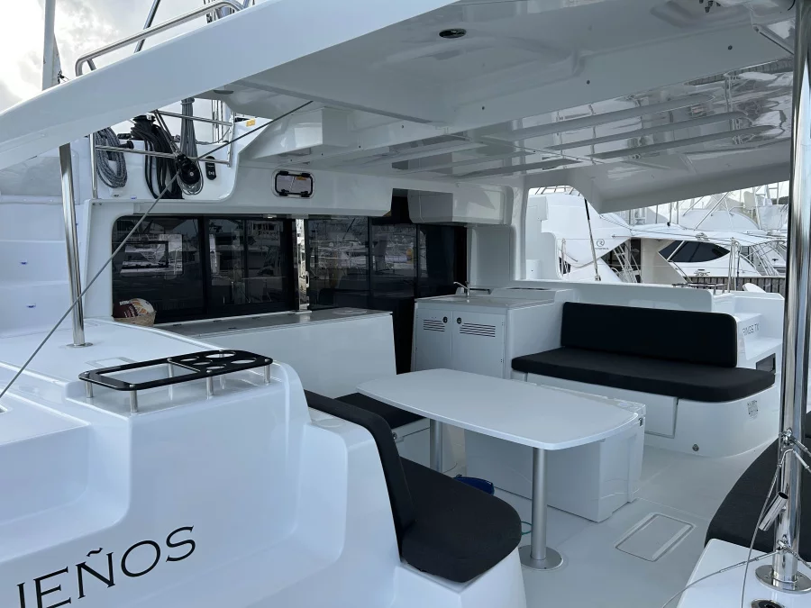 Lagoon 46 (SUEÑOS)  - 7