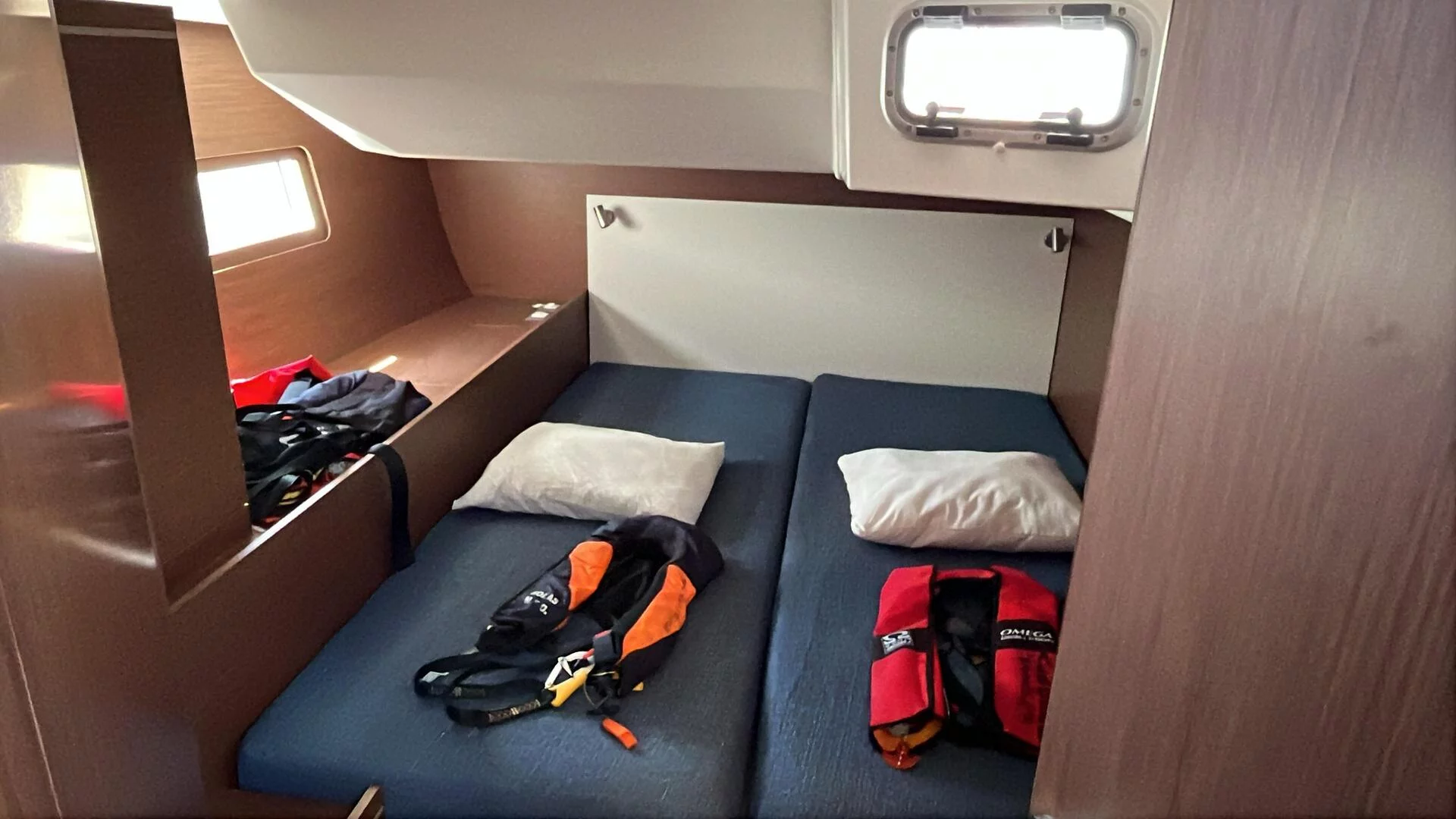 Oceanis 51.1 (Alboran Moscatel)  - 22