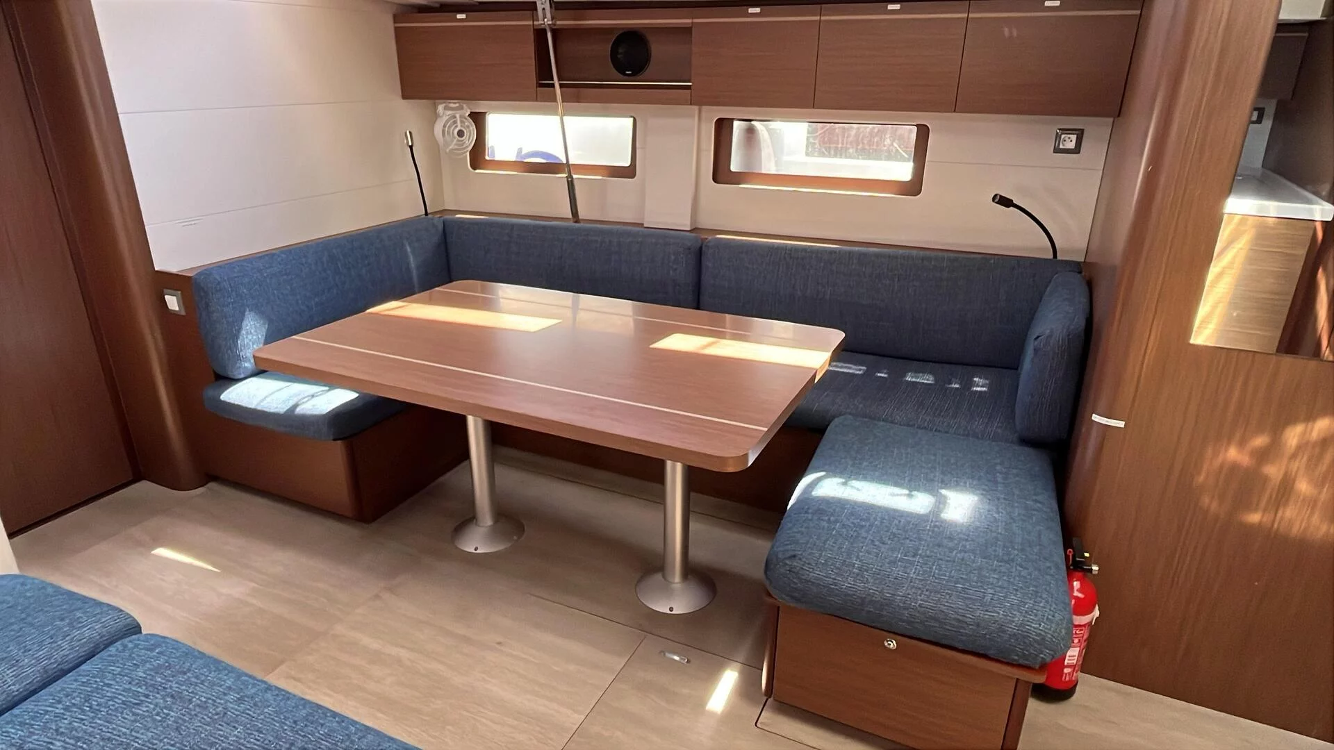 Oceanis 51.1 (Alboran Moscatel)  - 17