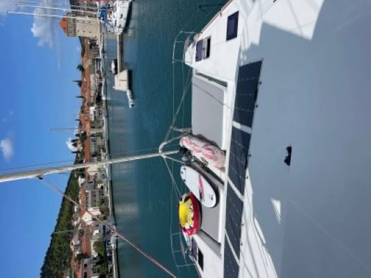Lagoon 52 F (Discovery)  - 3