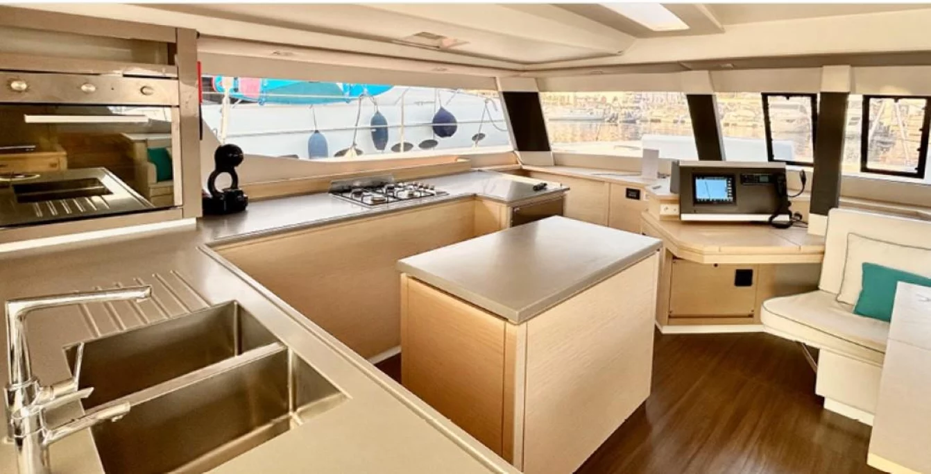 Fountaine Pajot Saba 50 (Smack (With Captain))  - 5
