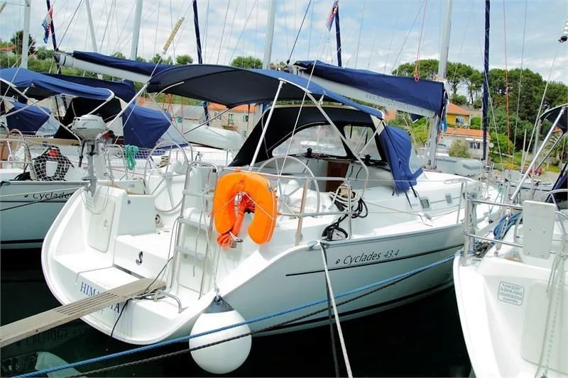 Beneteau Cyclades 43.4 (4Cab) (Himalaya)  - 9