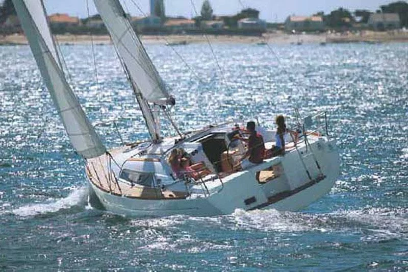 Oceanis 37 (3Cab) (Butterfly)  - 4