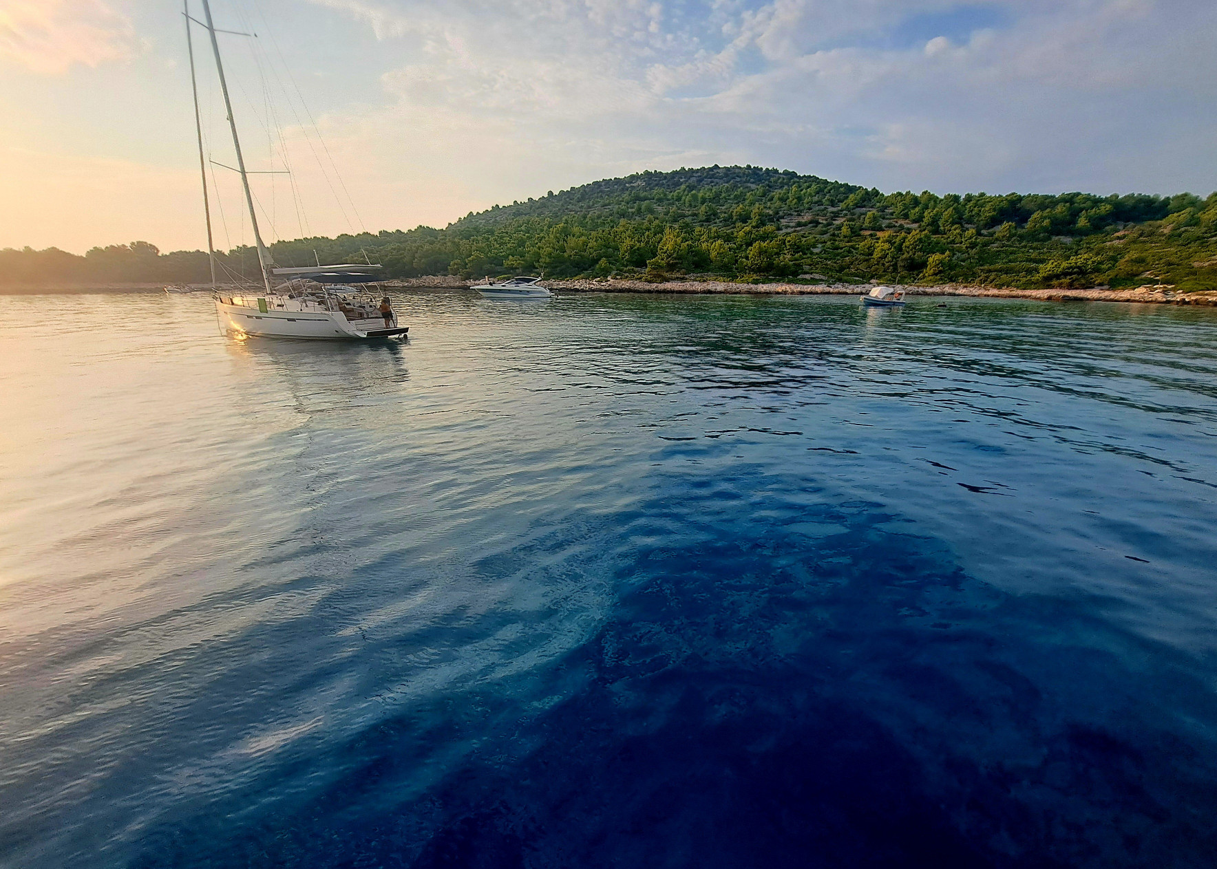 Otok Zmajan West