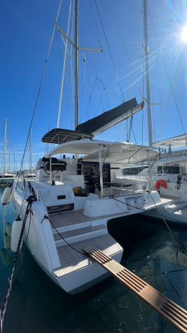 Lagoon 42 - 4 + 2 cab.