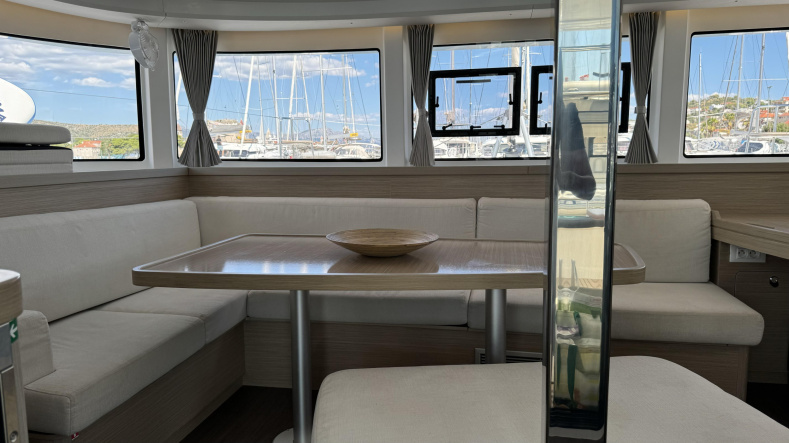 Lagoon 42 - 4 + 2 cab.
