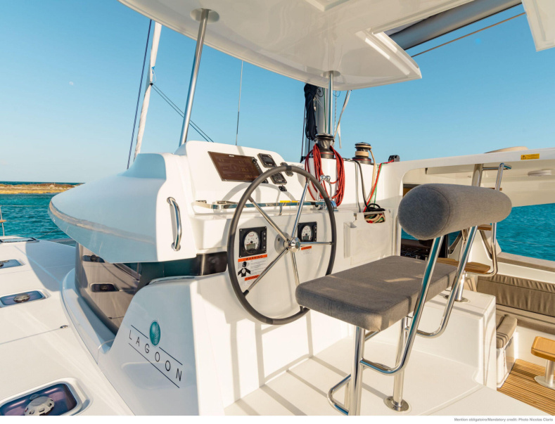 Lagoon 42 - 4 + 2 cab.