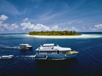 Maldives Surf safari - atolls du sud - 0