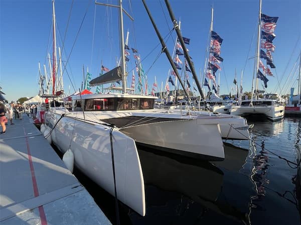 Trimaran charter